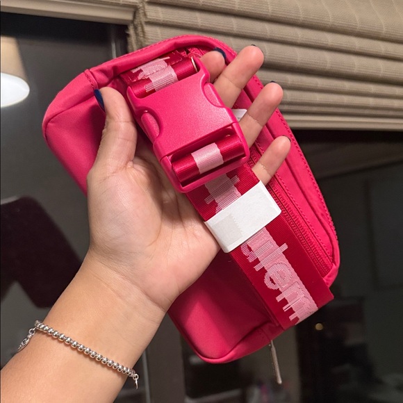 lululemon beltbag Hot Pink NEW - Picture 2 of 4